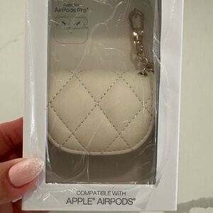 ✨ NWT Express Quilted AirPods Pro Case with Chain – Beige ✨
